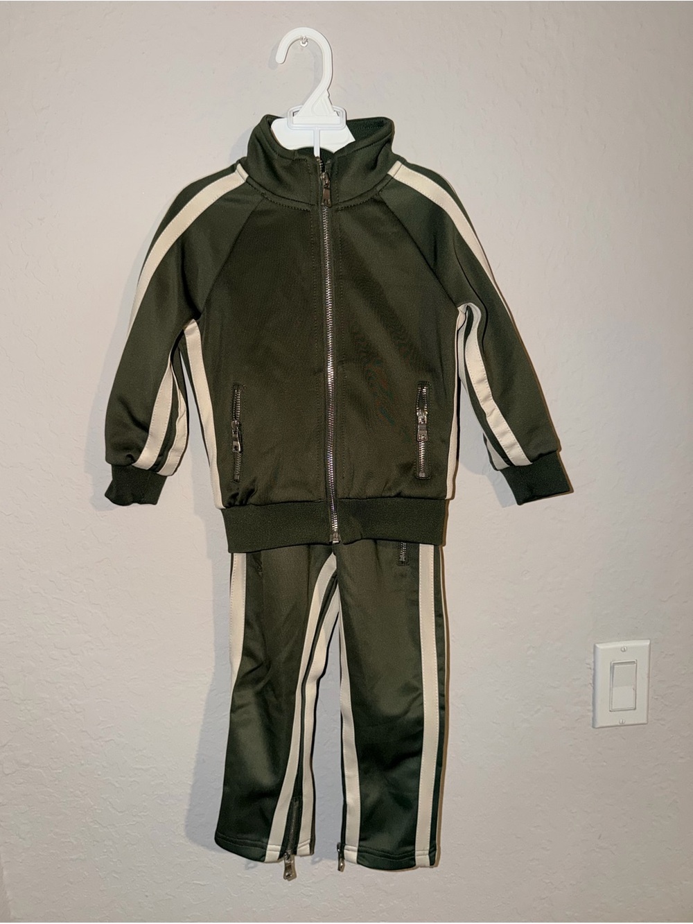 Jordan Craig Kids 2 Piece Tracksuit Olive Green Cream Size 3 NWT
